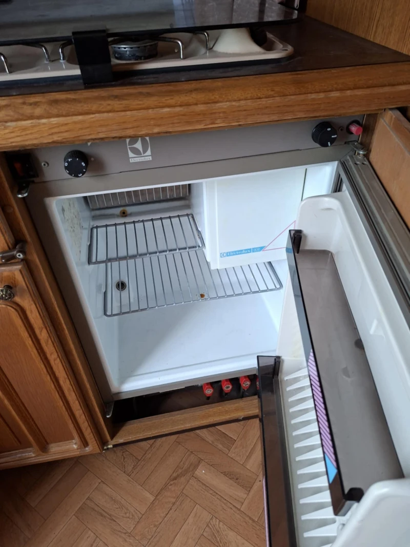 Каравана Hobby 4.20, снимка 6 - Каравани и кемпери - 53285181