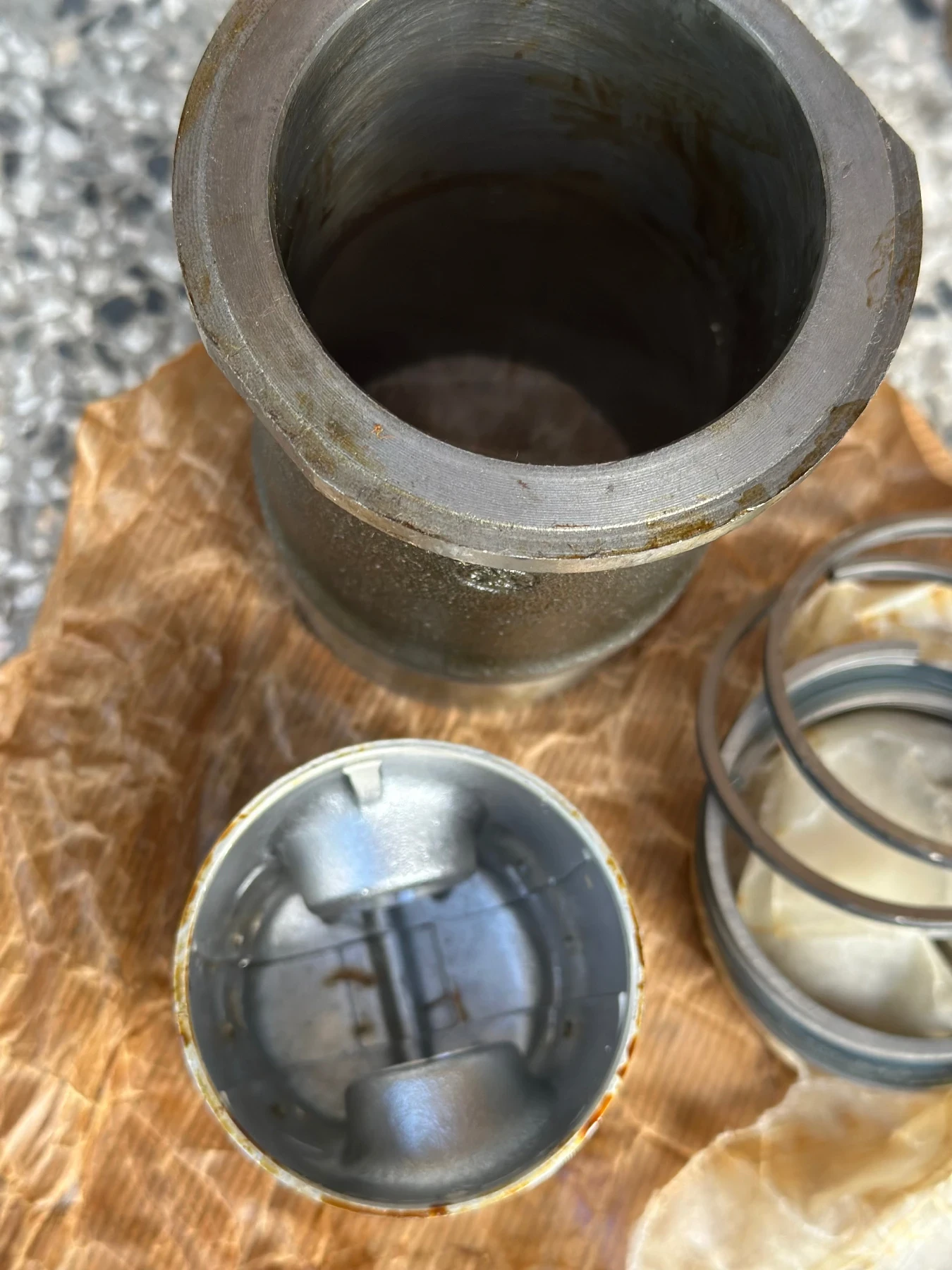     / Pistons complect Skoda s100 | Mobile.bg   1