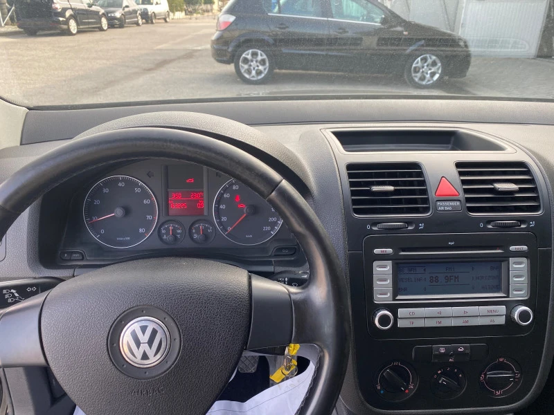 VW Golf ПЕРФЕКТЕН БЕЗ РЪЖДИ , снимка 9 - Автомобили и джипове - 47565771