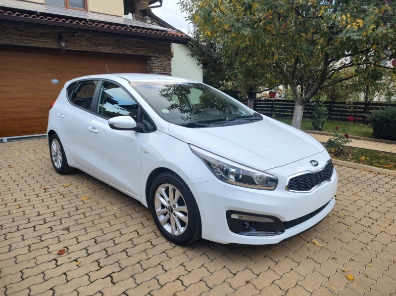 Kia Ceed 1.6CRDI-автоматик, снимка 3 - Автомобили и джипове - 47459023