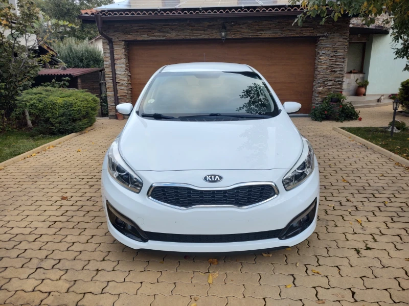 Kia Ceed 1.6CRDI-автоматик, снимка 2 - Автомобили и джипове - 47459023