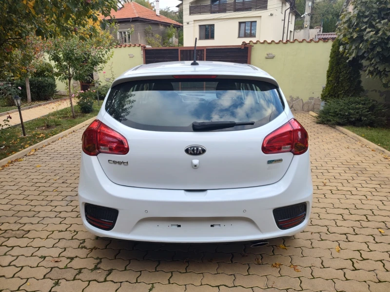 Kia Ceed 1.6CRDI-автоматик, снимка 5 - Автомобили и джипове - 47459023