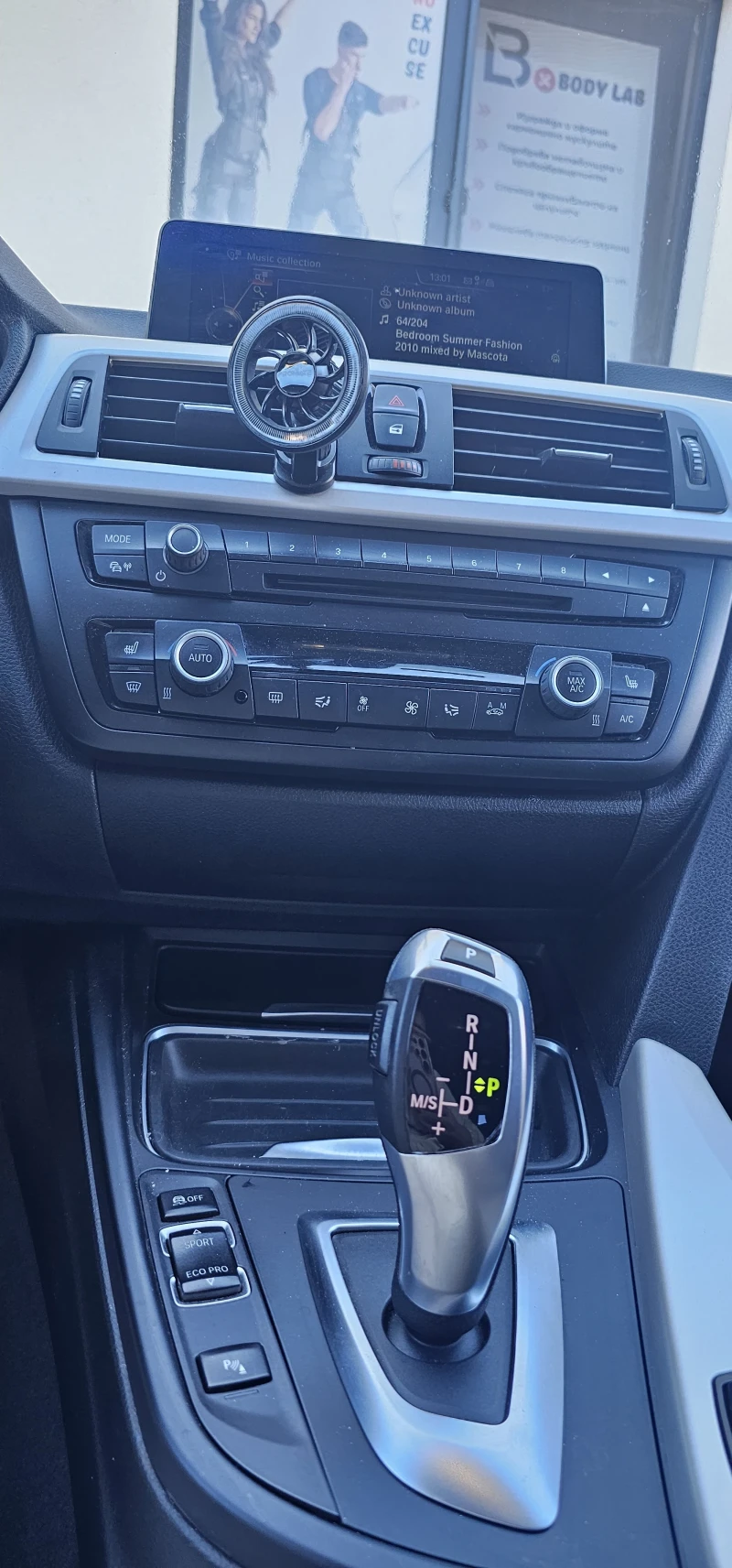 BMW 320 Efficient Dynamic, снимка 9 - Автомобили и джипове - 52473184