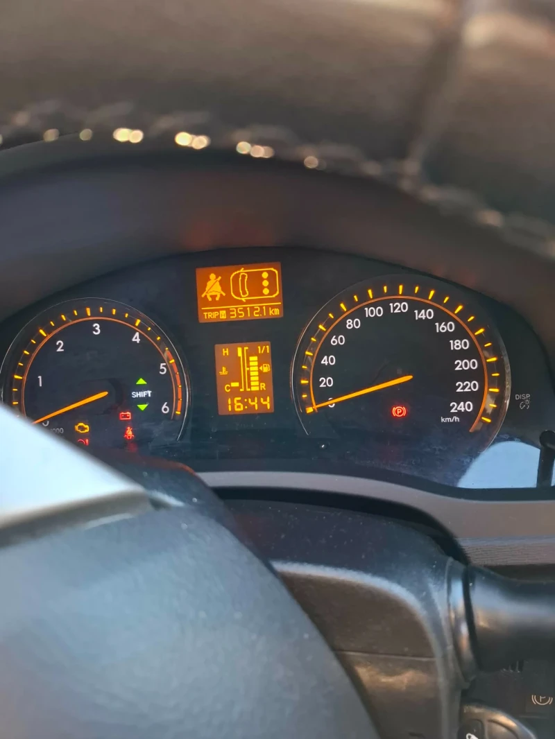 Toyota Avensis 2.0 D4D, снимка 15 - Автомобили и джипове - 53090292