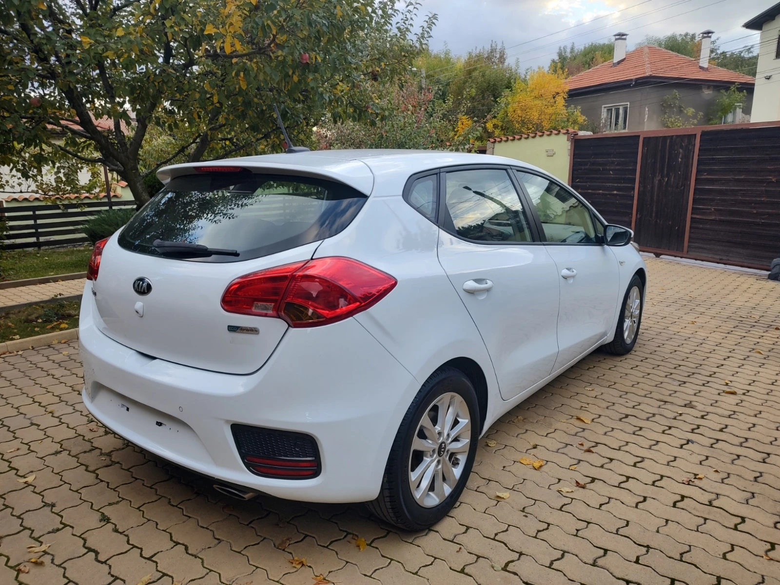 Kia Ceed 1.6CRDI-автоматик - изображение 4