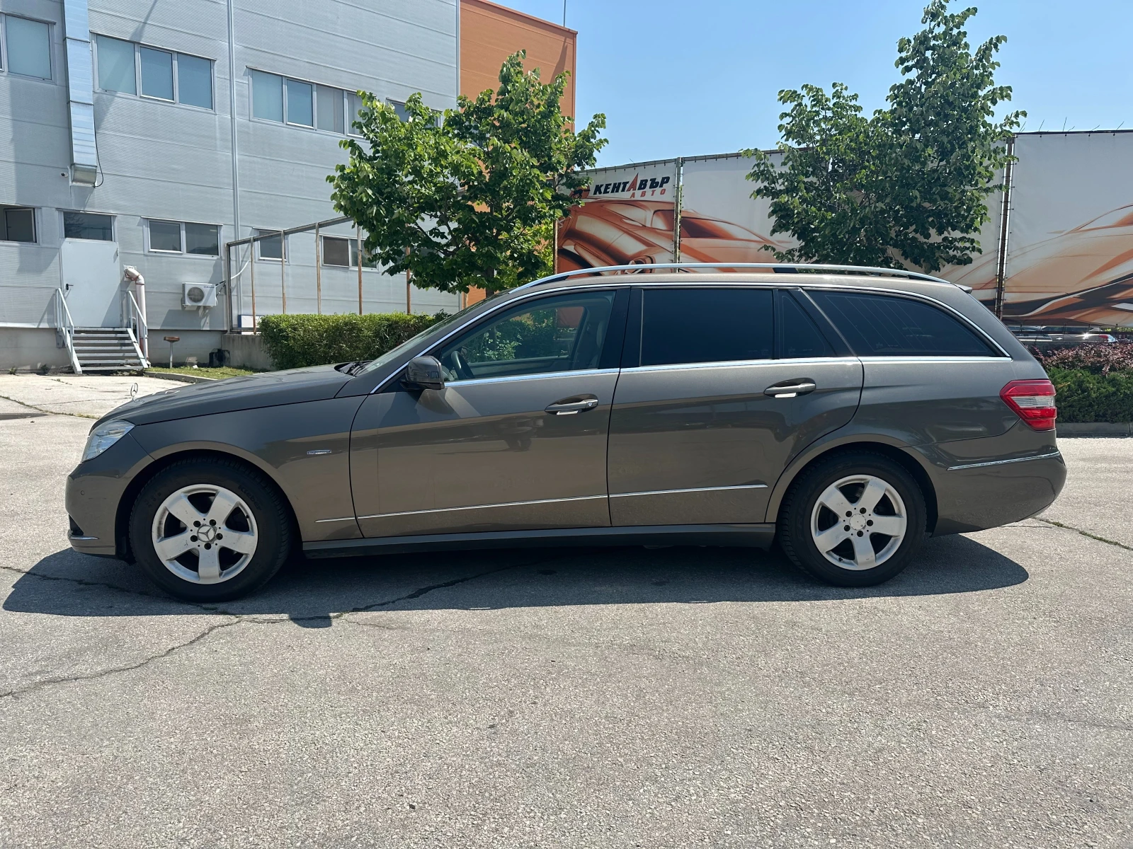Mercedes-Benz E 220 2.2d 170 к.с - изображение 2
