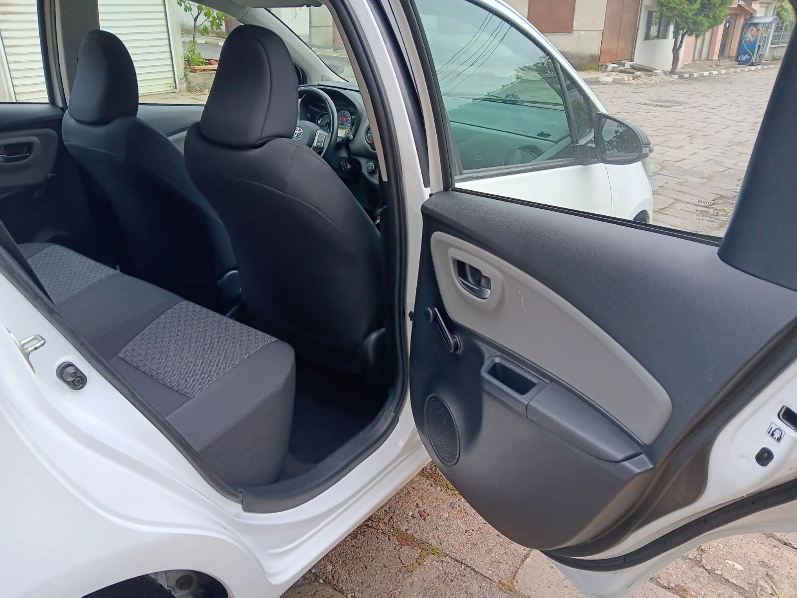 Toyota Yaris 1.33 Dual VVT-i Dynamic НАВИГАЦИЯ/КАМЕРА - изображение 8