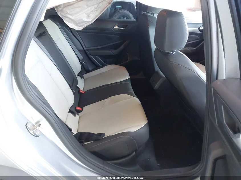 VW Jetta 1.4l Volkswagen 1.4T R-Line/1.4T S/1.4T Se, снимка 8 - Автомобили и джипове - 54195549