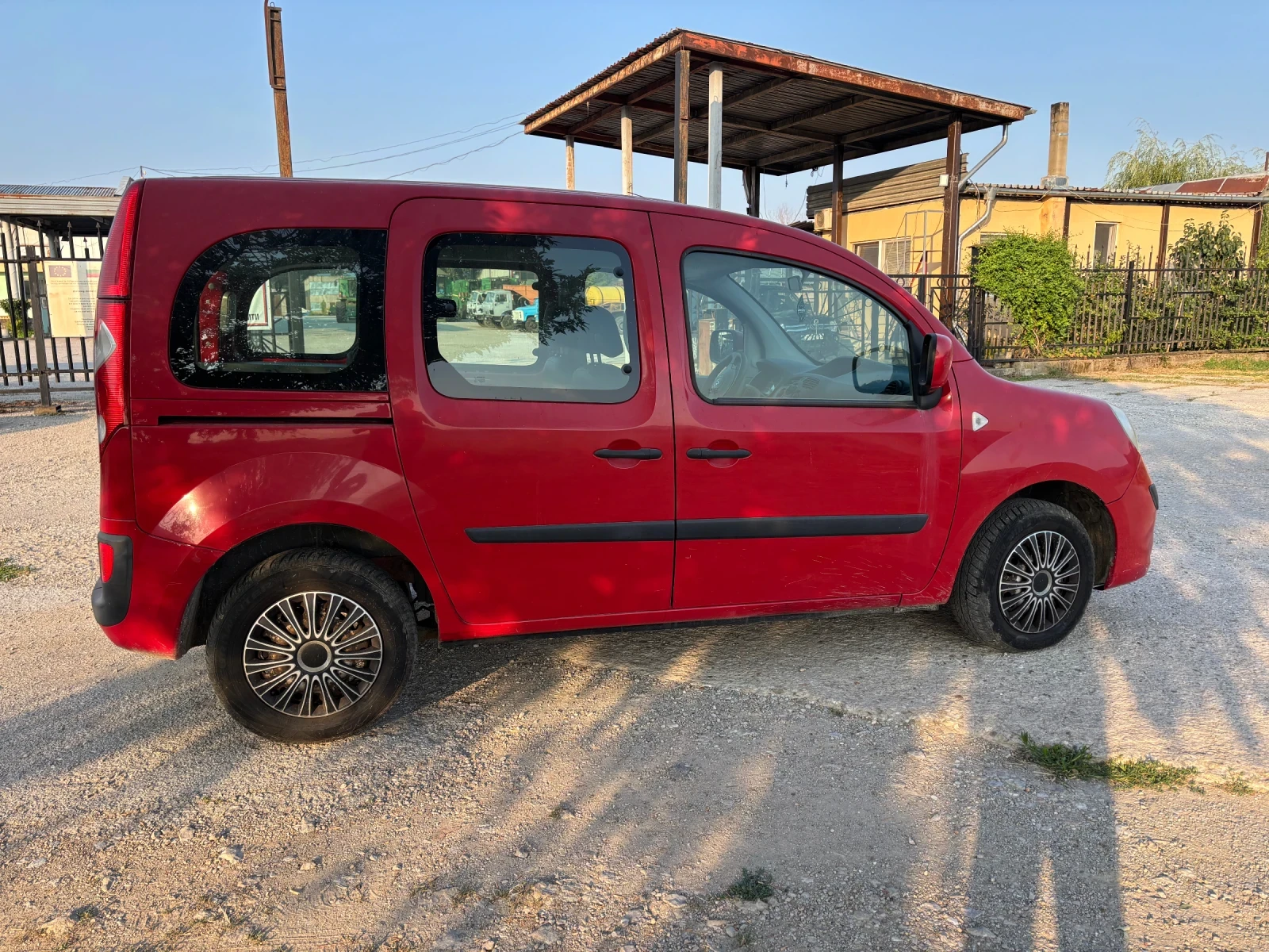 Renault Kangoo 1.5dci Maxi Пътническо Клима, снимка 7 - Автомобили и джипове - 55622227