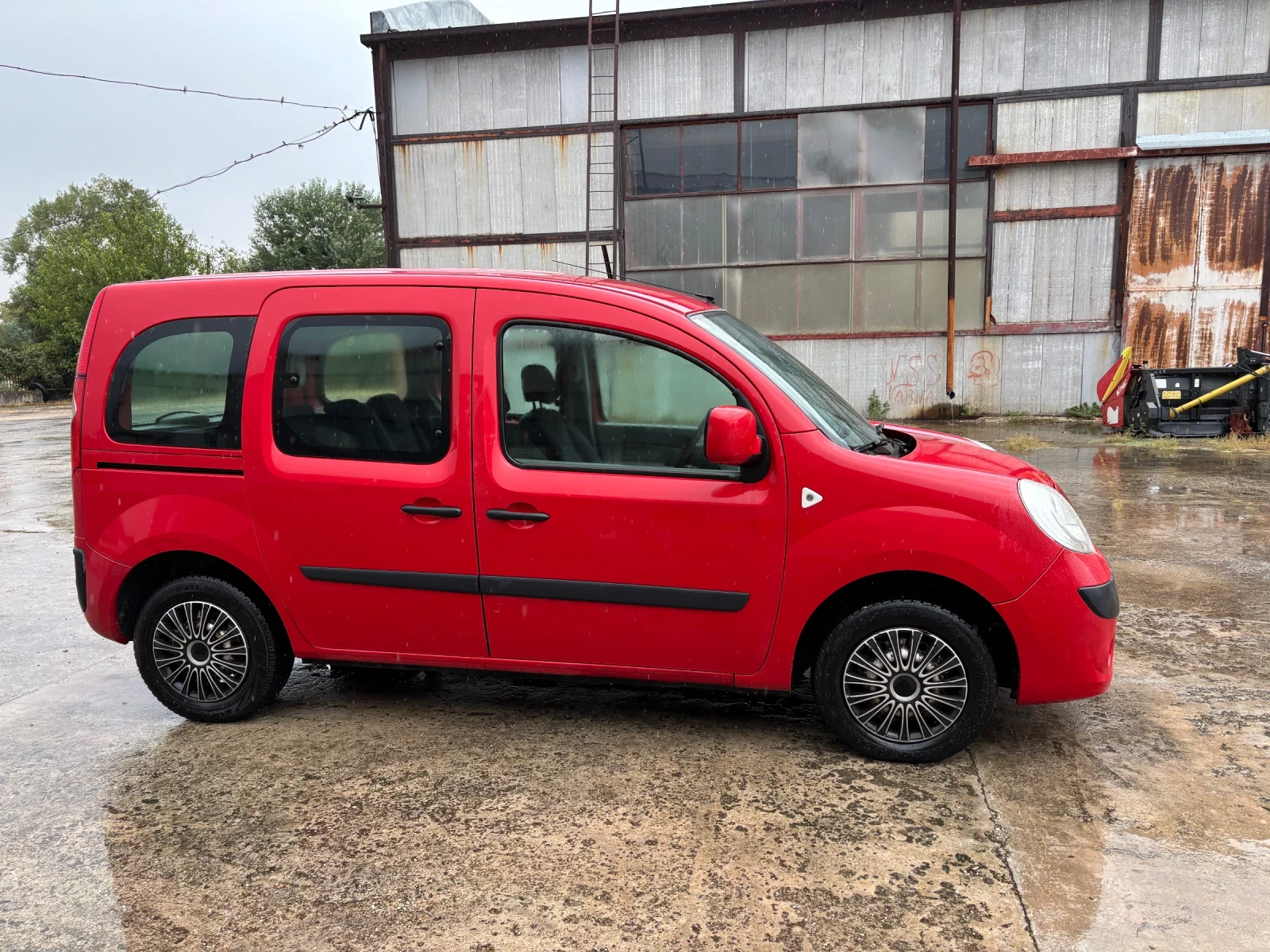 Renault Kangoo 1.5dci Maxi Пътническо Клима, снимка 10 - Автомобили и джипове - 55909722