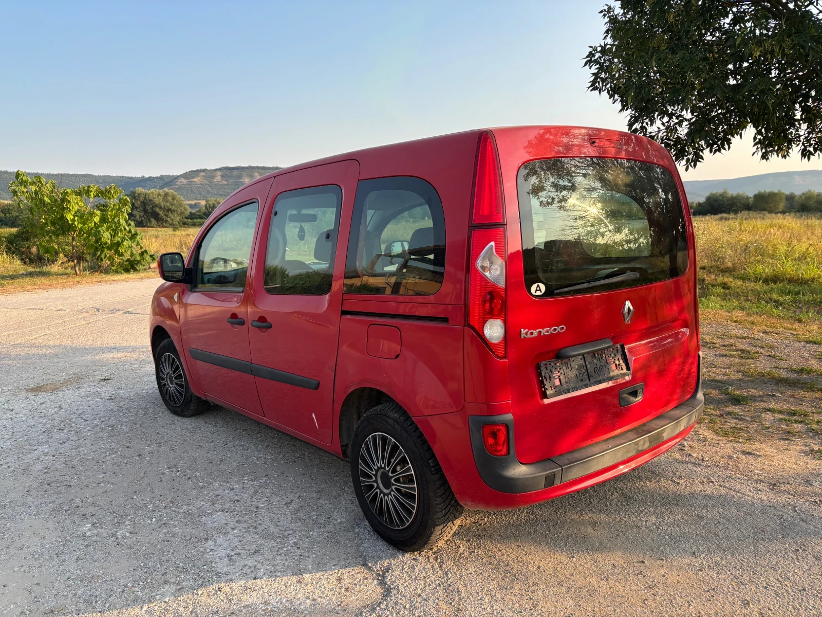 Renault Kangoo 1.5dci Maxi Пътническо Клима, снимка 4 - Автомобили и джипове - 55622227