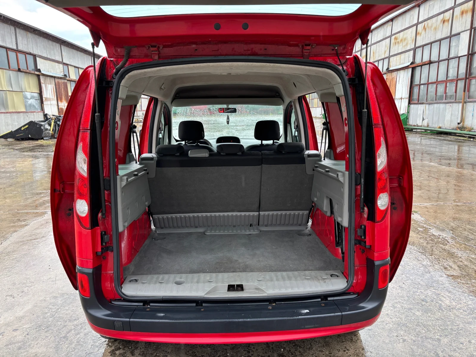 Renault Kangoo 1.5dci Maxi Пътническо Клима, снимка 9 - Автомобили и джипове - 55909722