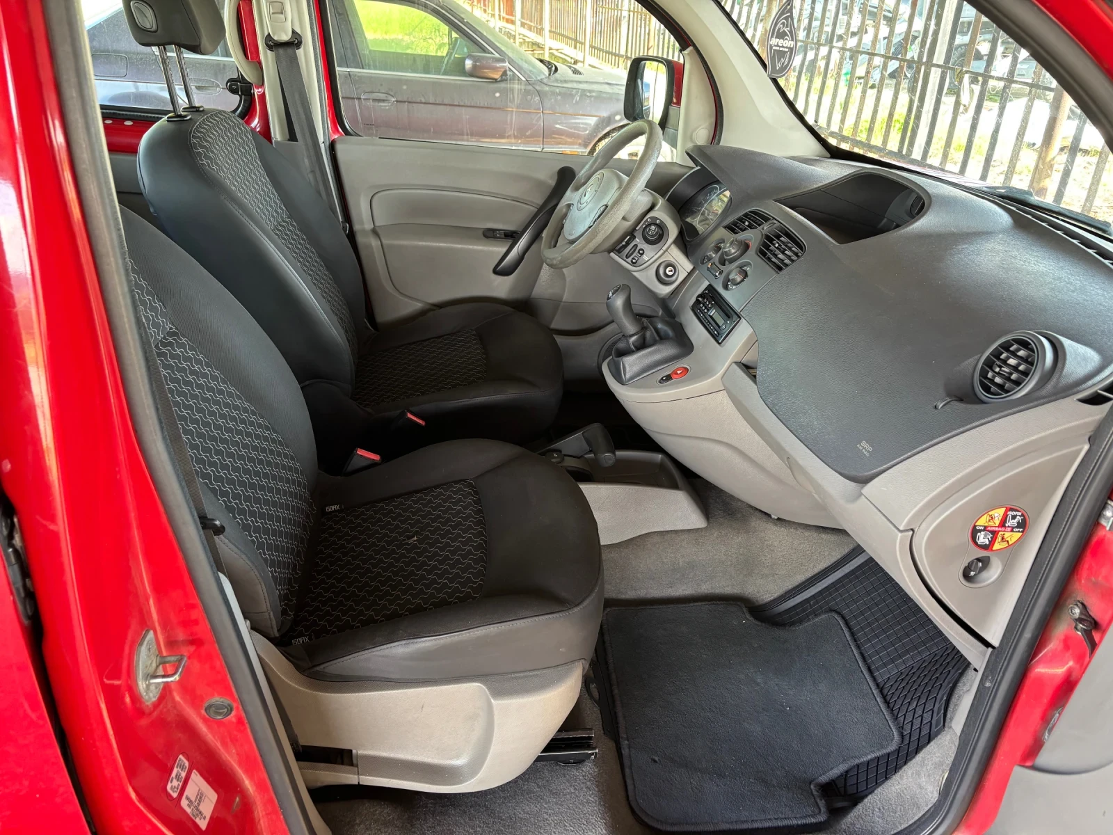 Renault Kangoo 1.5dci Maxi Пътническо Клима, снимка 15 - Автомобили и джипове - 55909722