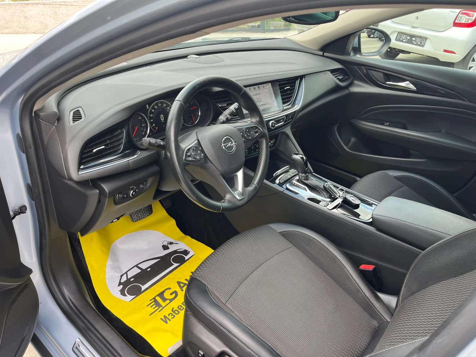 Opel Insignia 2.0cdti, снимка 11 - Автомобили и джипове - 54777595