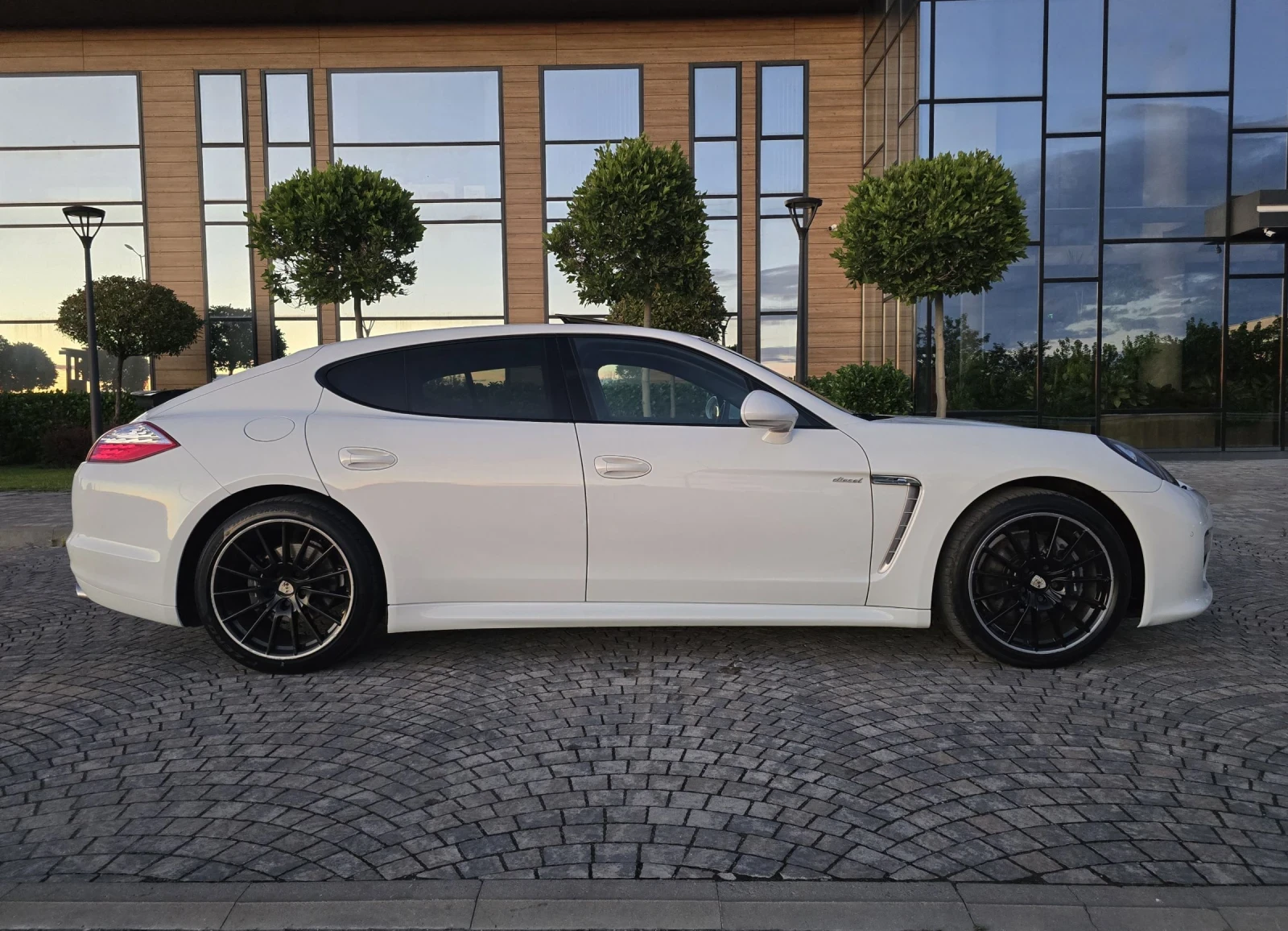 Porsche Panamera 3.0Tdi GTS Aero pack.Platinum Edition.Sport Chrono, снимка 3 - Автомобили и джипове - 54906136