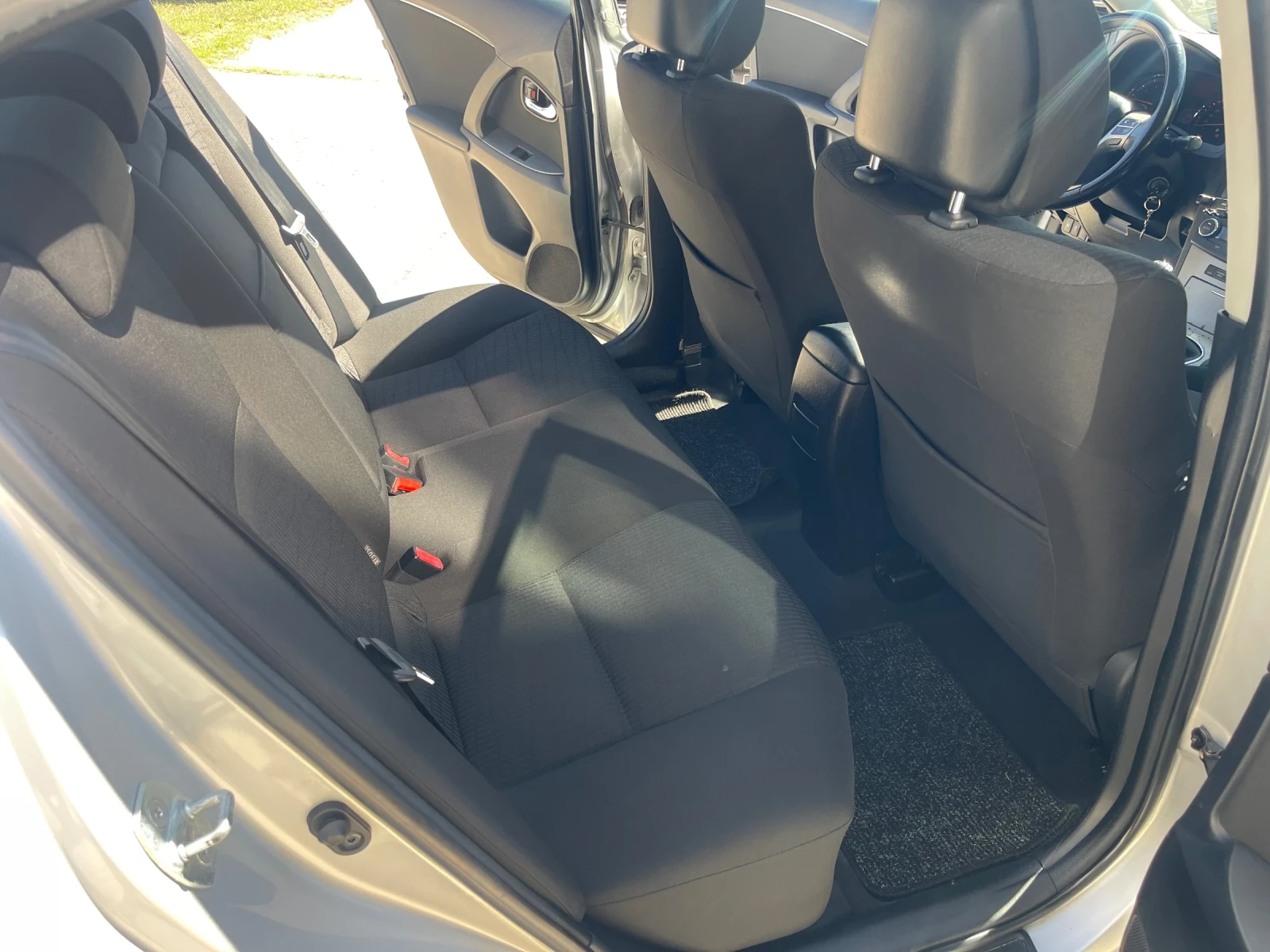 Toyota Avensis, снимка 10 - Автомобили и джипове - 56469604