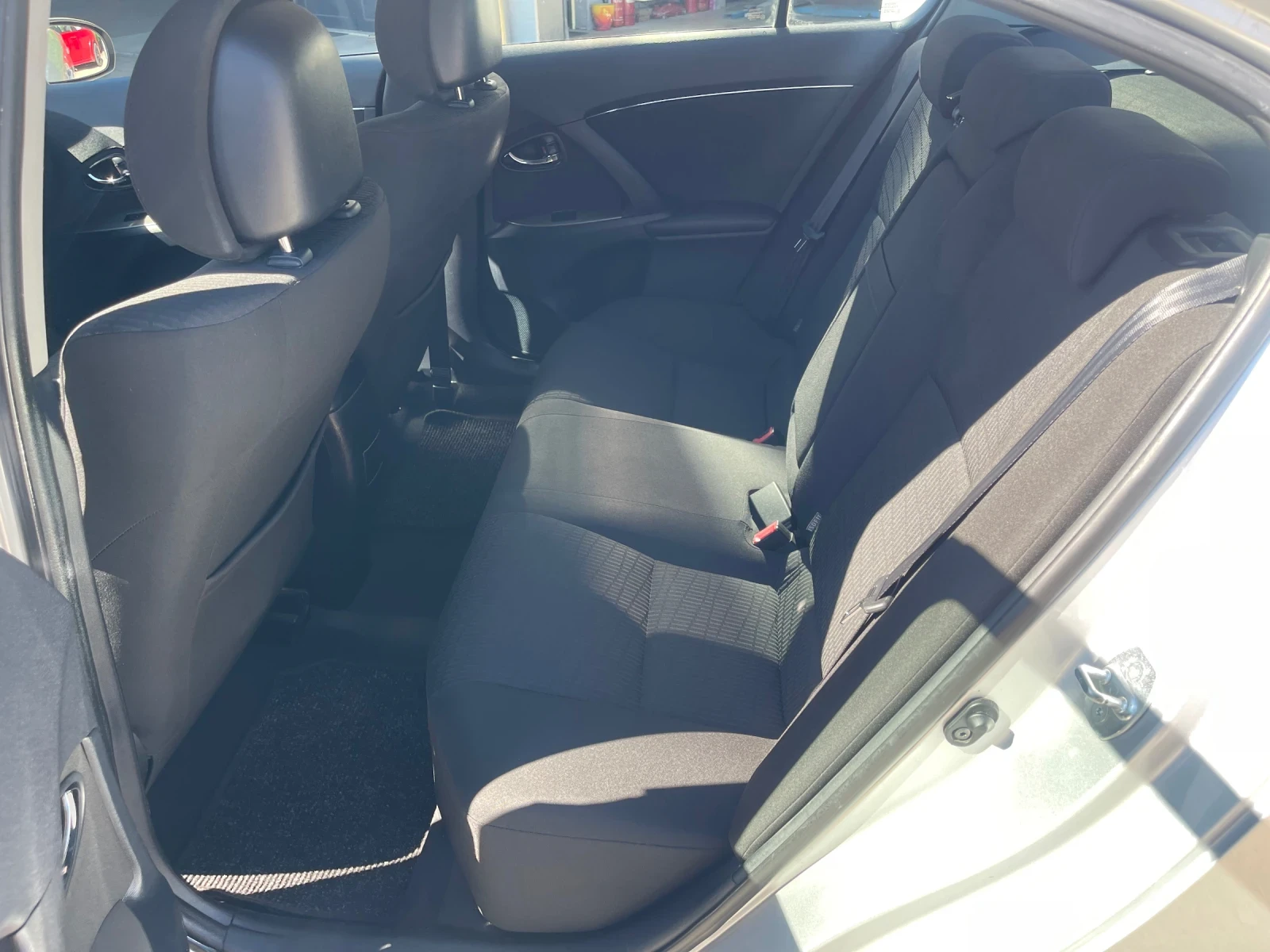 Toyota Avensis, снимка 11 - Автомобили и джипове - 56469604