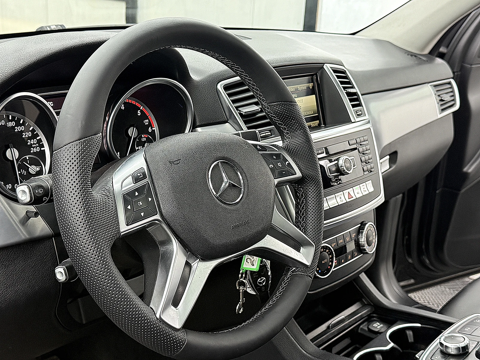 Mercedes-Benz ML 350 AMG-line/PANORAMA/4-Matic/СОБСТВЕН ЛИЗИНГ, снимка 14 - Автомобили и джипове - 53988216