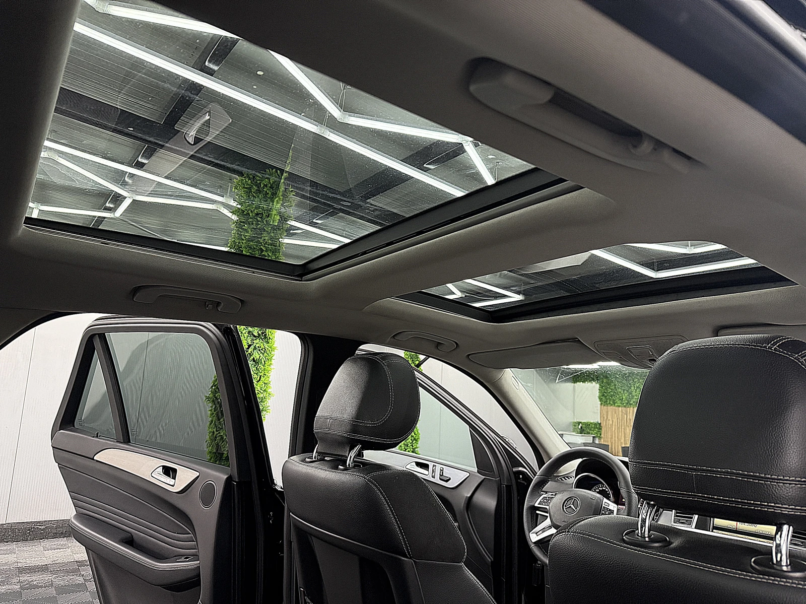 Mercedes-Benz ML 350 AMG-line/PANORAMA/4-Matic/СОБСТВЕН ЛИЗИНГ, снимка 11 - Автомобили и джипове - 53988216