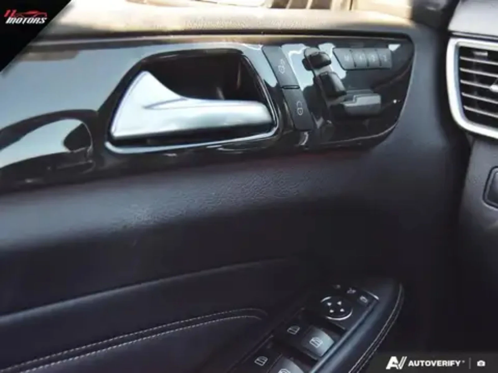 Mercedes-Benz ML 400 2015/M276/139400KM/PANO/CAMERA/H&K AUDIO/4Matic, снимка 11 - Автомобили и джипове - 53987204