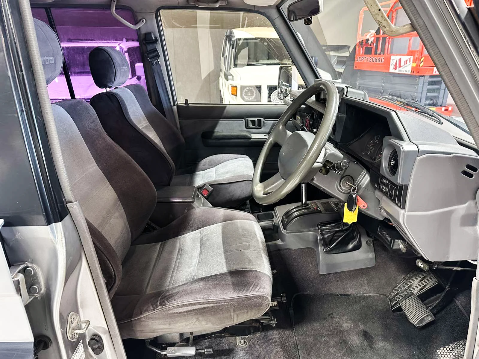 Toyota Land cruiser LJ 78 Prado, снимка 12 - Автомобили и джипове - 54340198