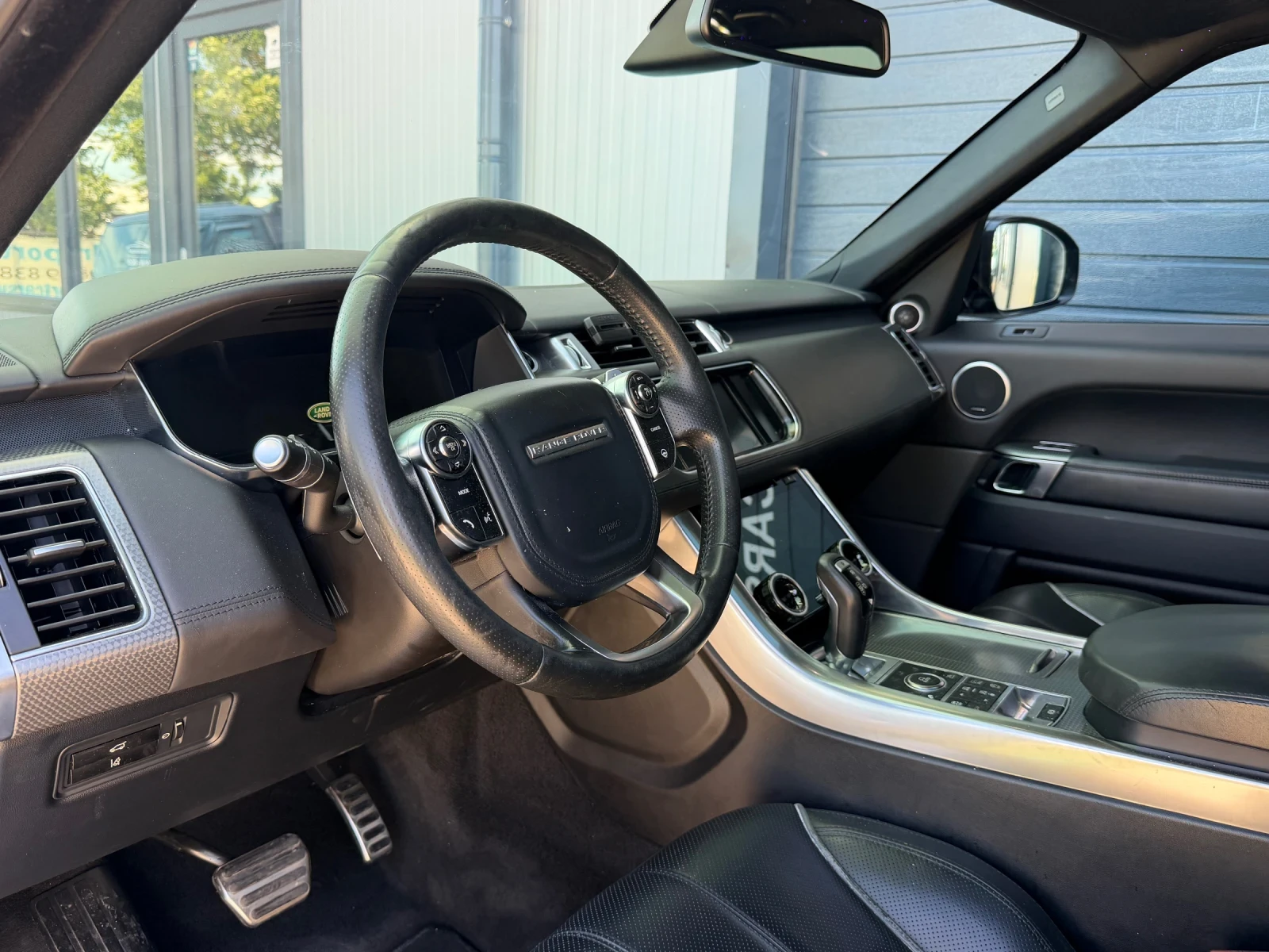 Land Rover Range Rover Sport 5.0 V8 SVR 2015 Panorama , снимка 14 - Автомобили и джипове - 54948415