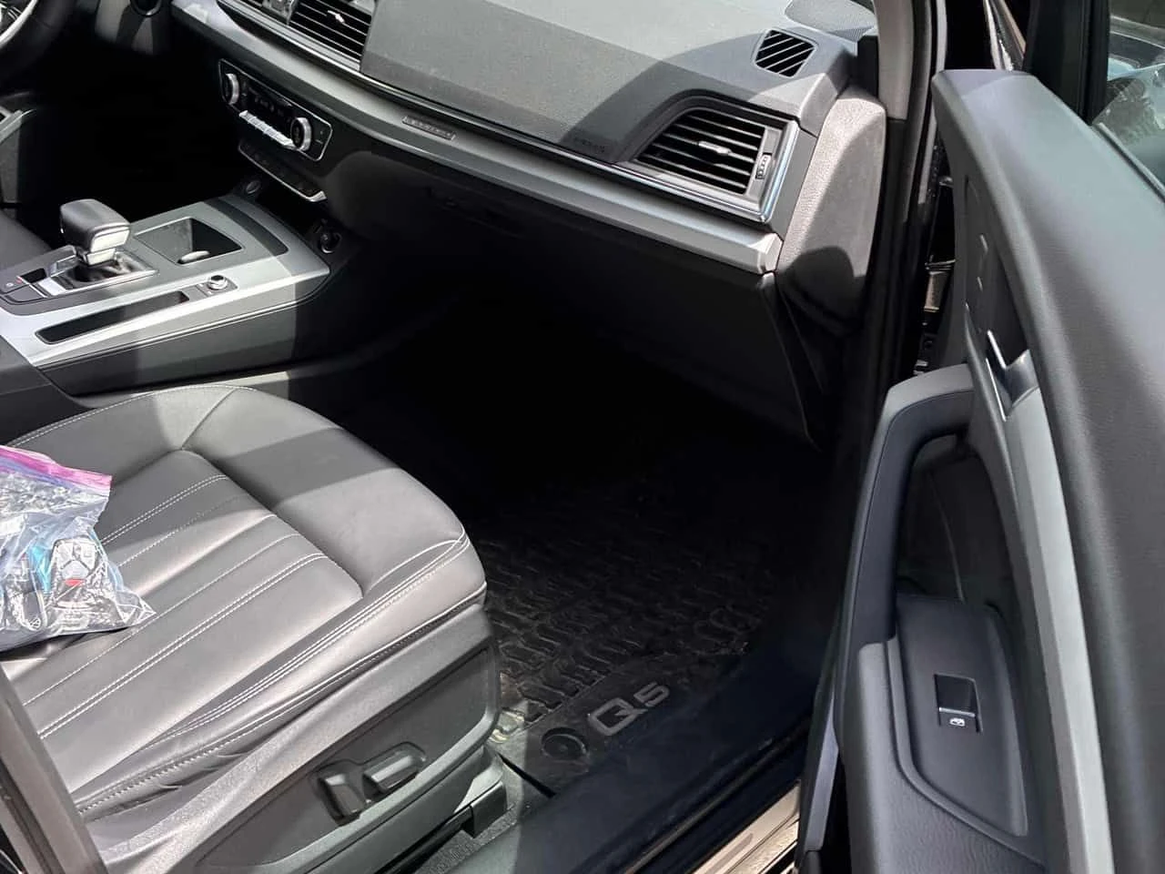Audi Q5 * Komfort * CARFAX * DISTRONIC * КЛИП НА МОТОРА * , снимка 15 - Автомобили и джипове - 55241120