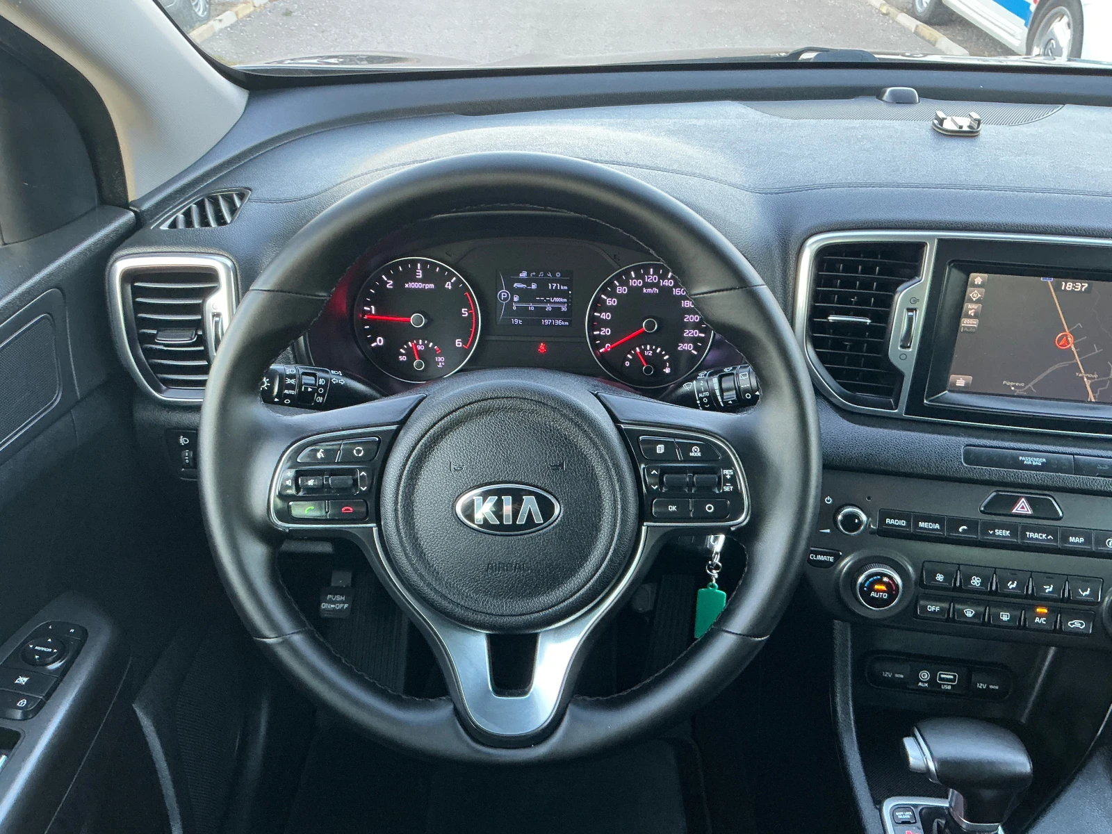 Kia Sportage 1.7 CRDI, снимка 11 - Автомобили и джипове - 56303378