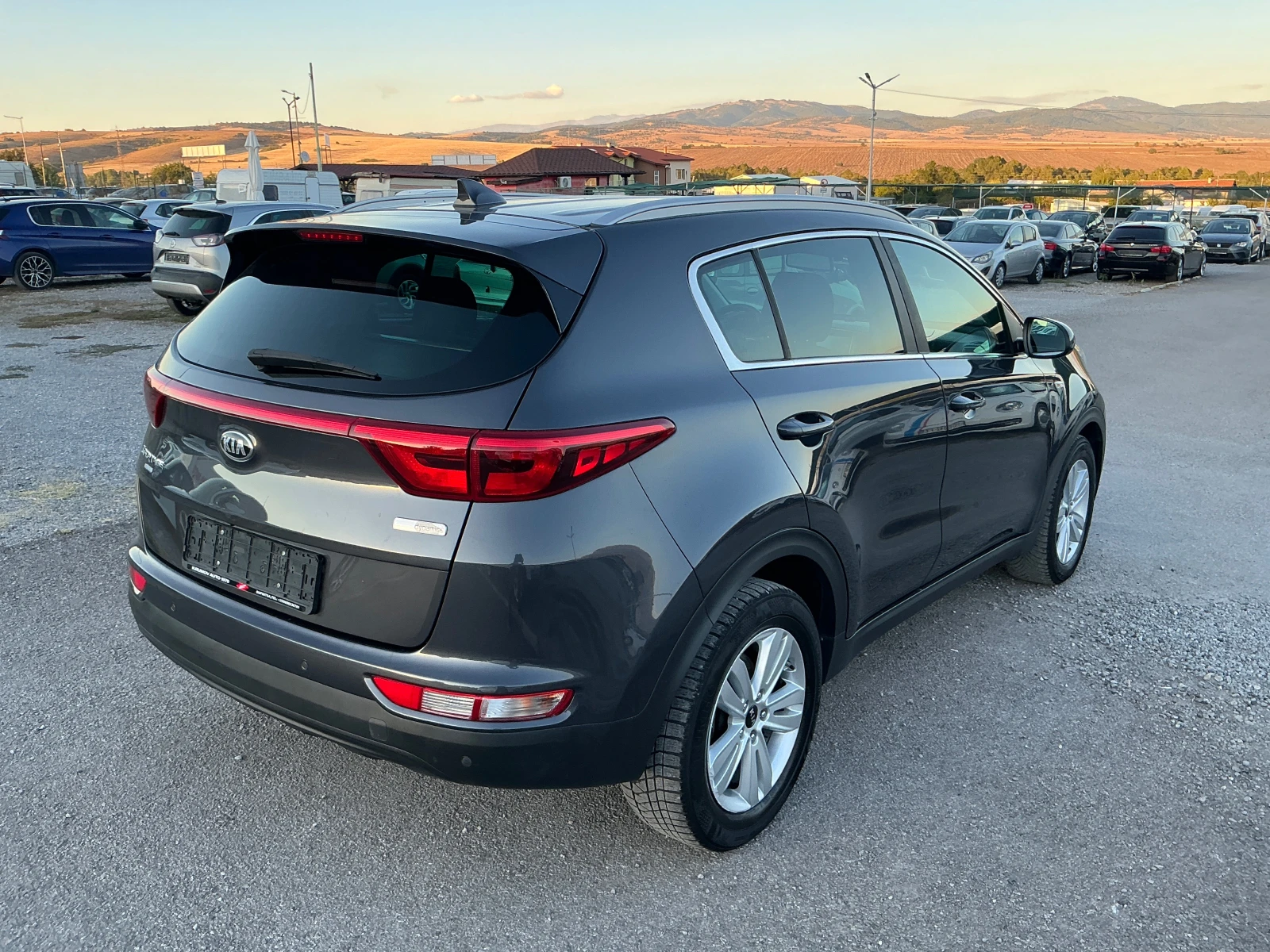 Kia Sportage 1.7 CRDI, снимка 8 - Автомобили и джипове - 56303378