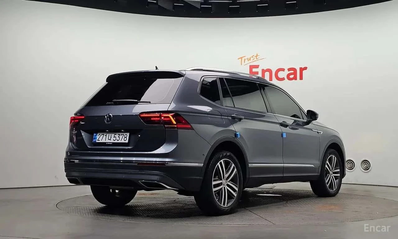 VW Tiguan * 2.0 TDI Prestige * ЦЕНА ДО БГ, снимка 2 - Автомобили и джипове - 56700749