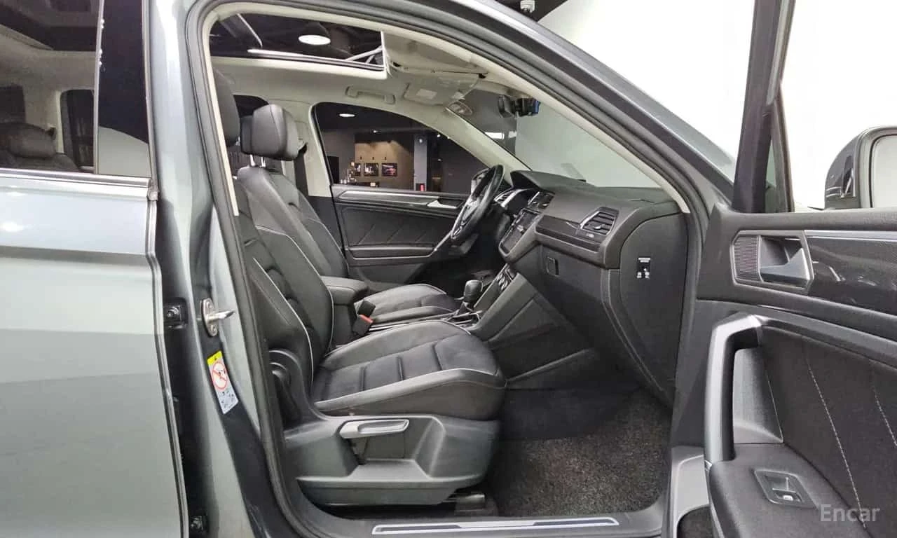VW Tiguan * 2.0 TDI Prestige * ЦЕНА ДО БГ, снимка 10 - Автомобили и джипове - 56700749