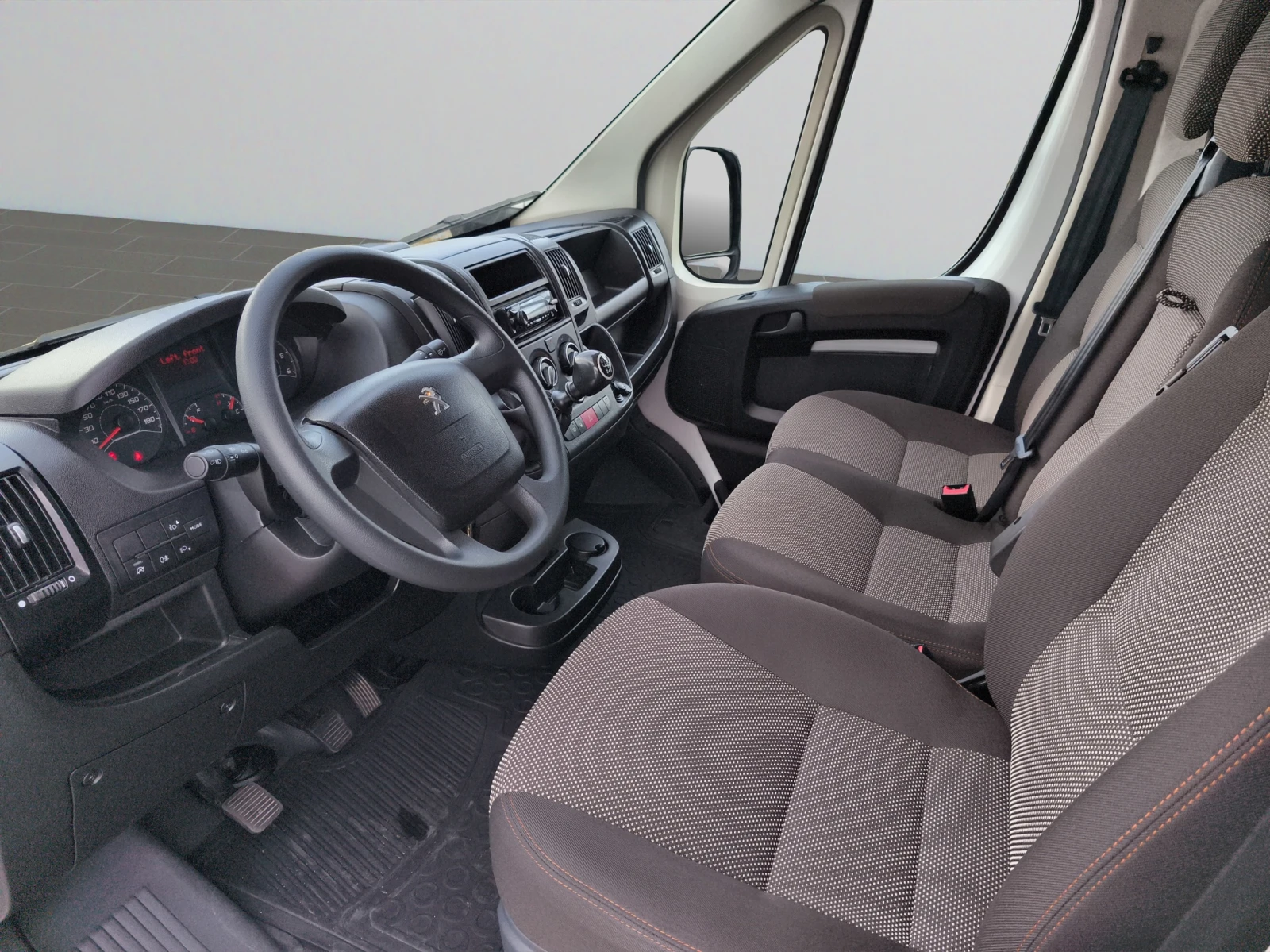 Peugeot Boxer 435L4H2 2.2 BlueHDI 140 S&S E6/2102031 - изображение 9