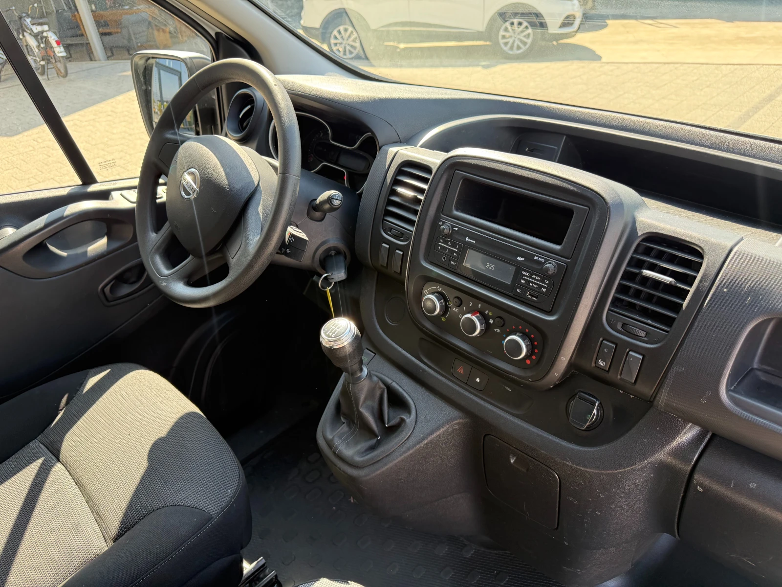 Nissan NV300 2.0dCI Клима L1H1 Еuro 6D-Temp , снимка 10 - Бусове и автобуси - 55637214
