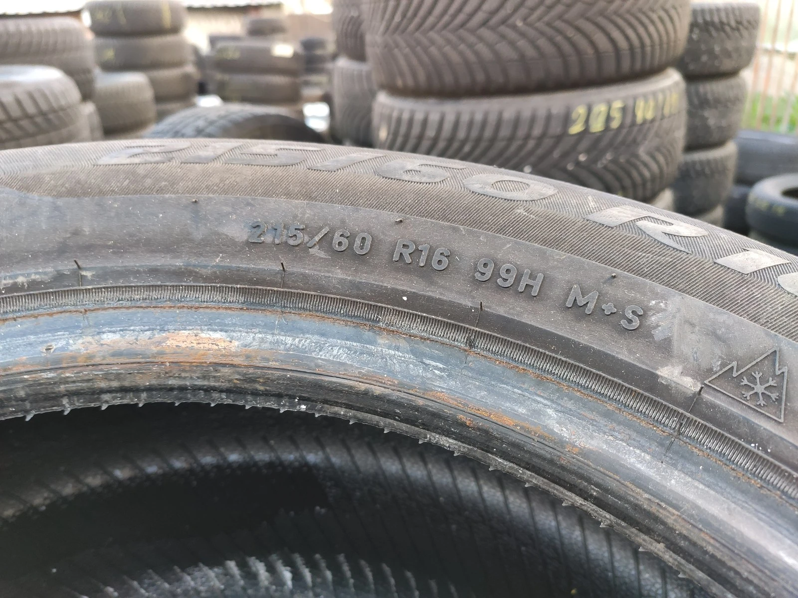 Гуми Зимни 215/60R16, снимка 6 - Гуми и джанти - 56725225