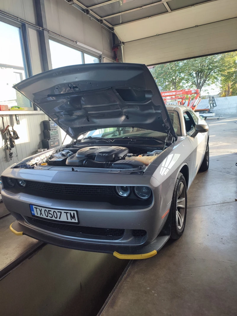 Dodge Challenger SXT Plus , снимка 2 - Автомобили и джипове - 47896285