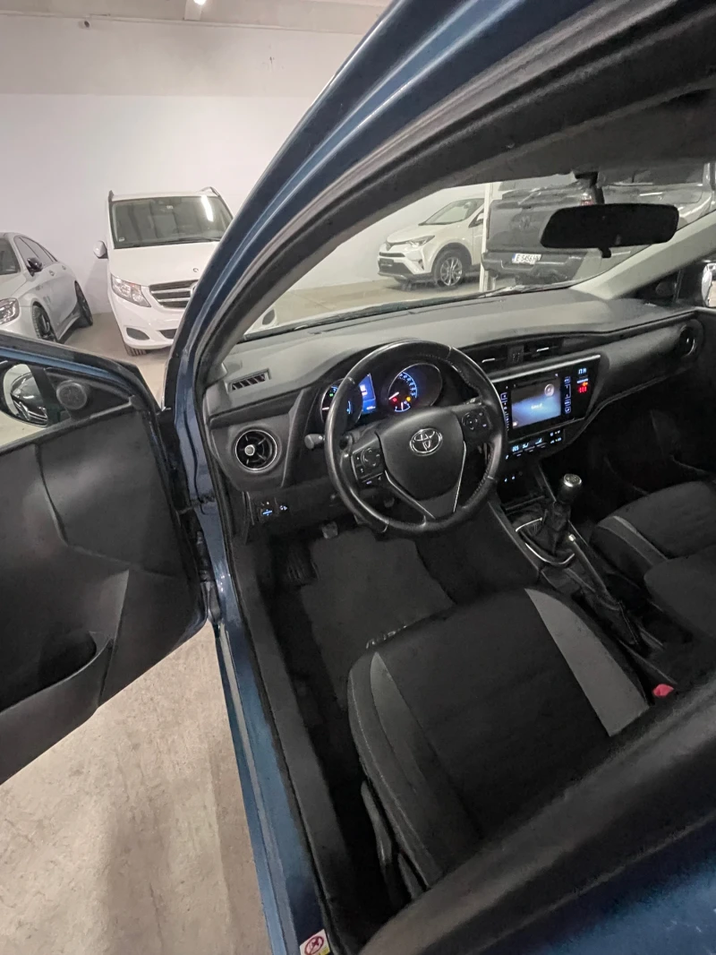 Toyota Auris 1.6i/Камера/подгрев/6ск/НОВА/49000км/ ТОП!!!, снимка 10 - Автомобили и джипове - 49508028