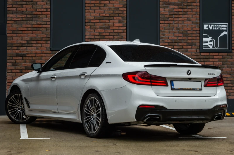 BMW 530E Plug-in Hybrid , снимка 6 - Автомобили и джипове - 52480290