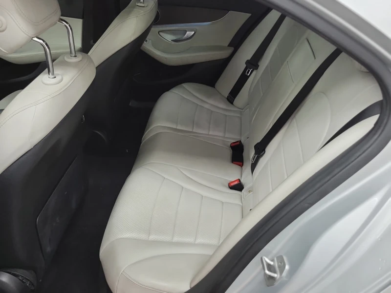 Mercedes-Benz C 300 * АВТО КРЕДИТ* ЦЕНА ДО БГ * СЕРВИЗНА ИСТОРИЯ * , снимка 13 - Автомобили и джипове - 52536831