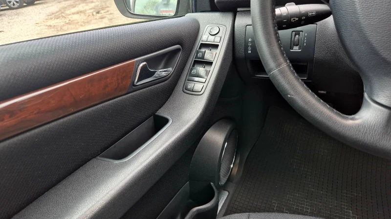 Mercedes-Benz A 170 1.7i 116ps , снимка 8 - Автомобили и джипове - 52555258