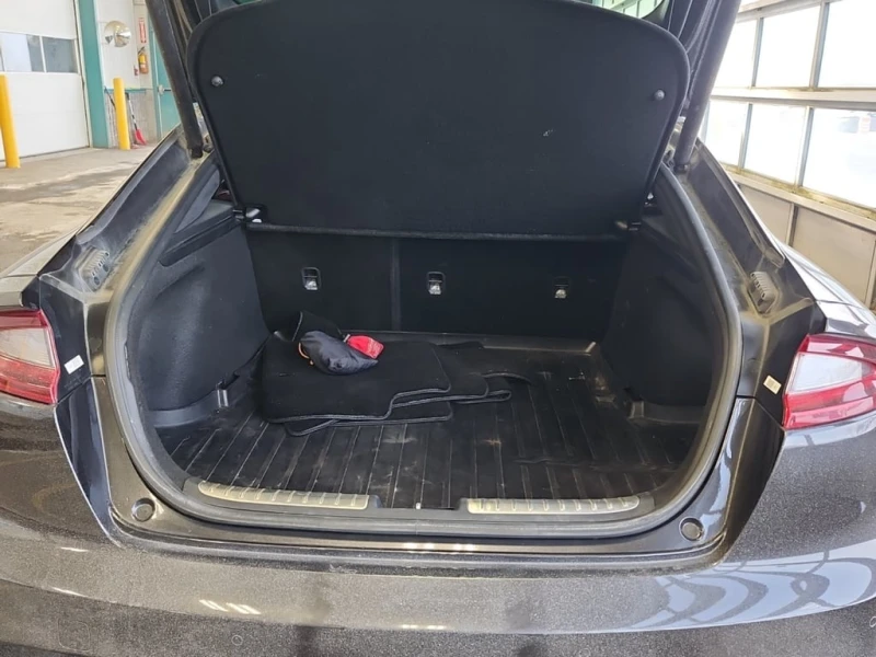 Kia Stinger * GT LIMITED * CARFAX * БЕЗ ПЪРВОНАЧАЛНА ВНОСКА, снимка 14 - Автомобили и джипове - 52789168