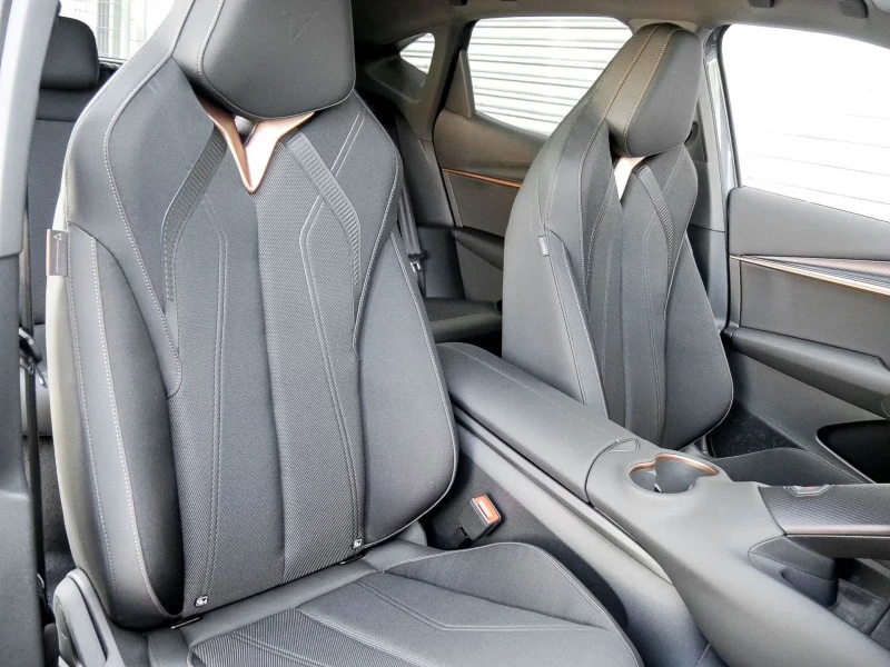 Cupra Tavascan VZ/340HP/4DRIVE/MATRIX/CAM/NAVI/CPLAY/779g, снимка 9 - Автомобили и джипове - 53466829