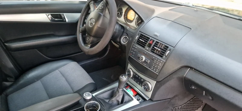 Mercedes-Benz C 220 Avangard, снимка 2 - Автомобили и джипове - 53481723