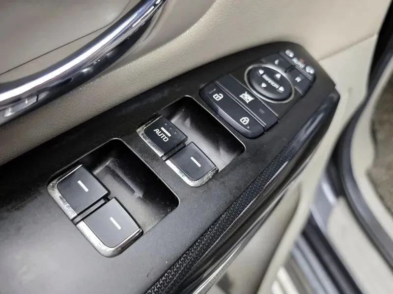 Kia Carnival, снимка 14 - Автомобили и джипове - 56707027