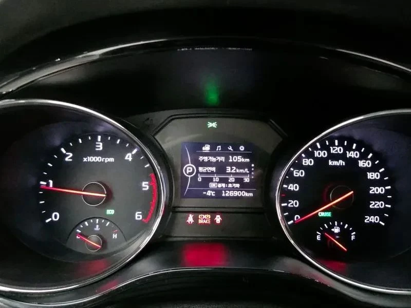 Kia Carnival, снимка 8 - Автомобили и джипове - 56707027
