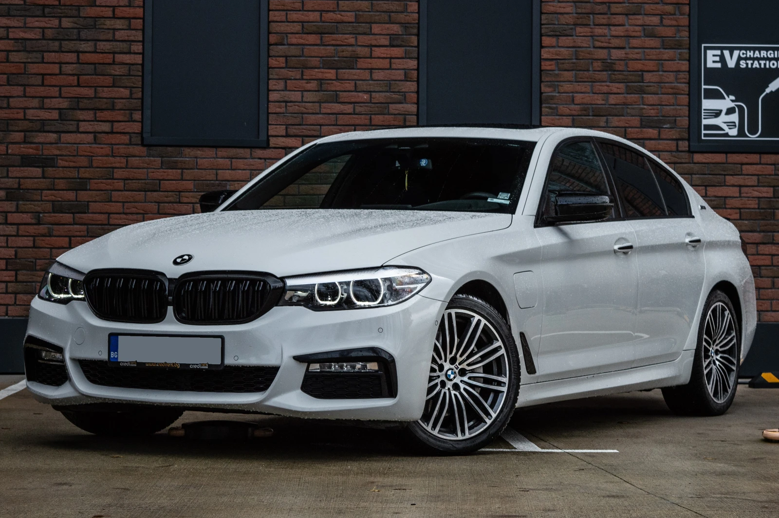 BMW 530E Plug-in Hybrid , снимка 1