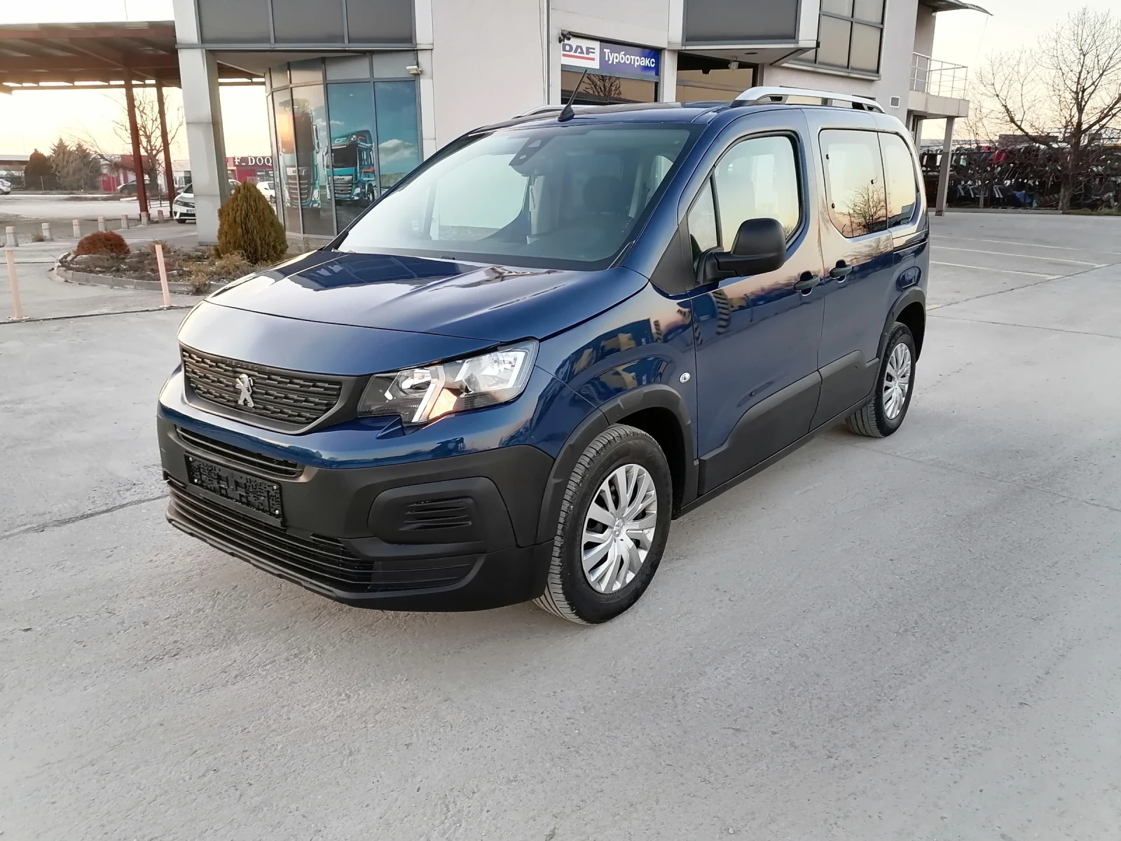 Peugeot Rifter 2018 г1.5 Дизел 102 КС - изображение 2