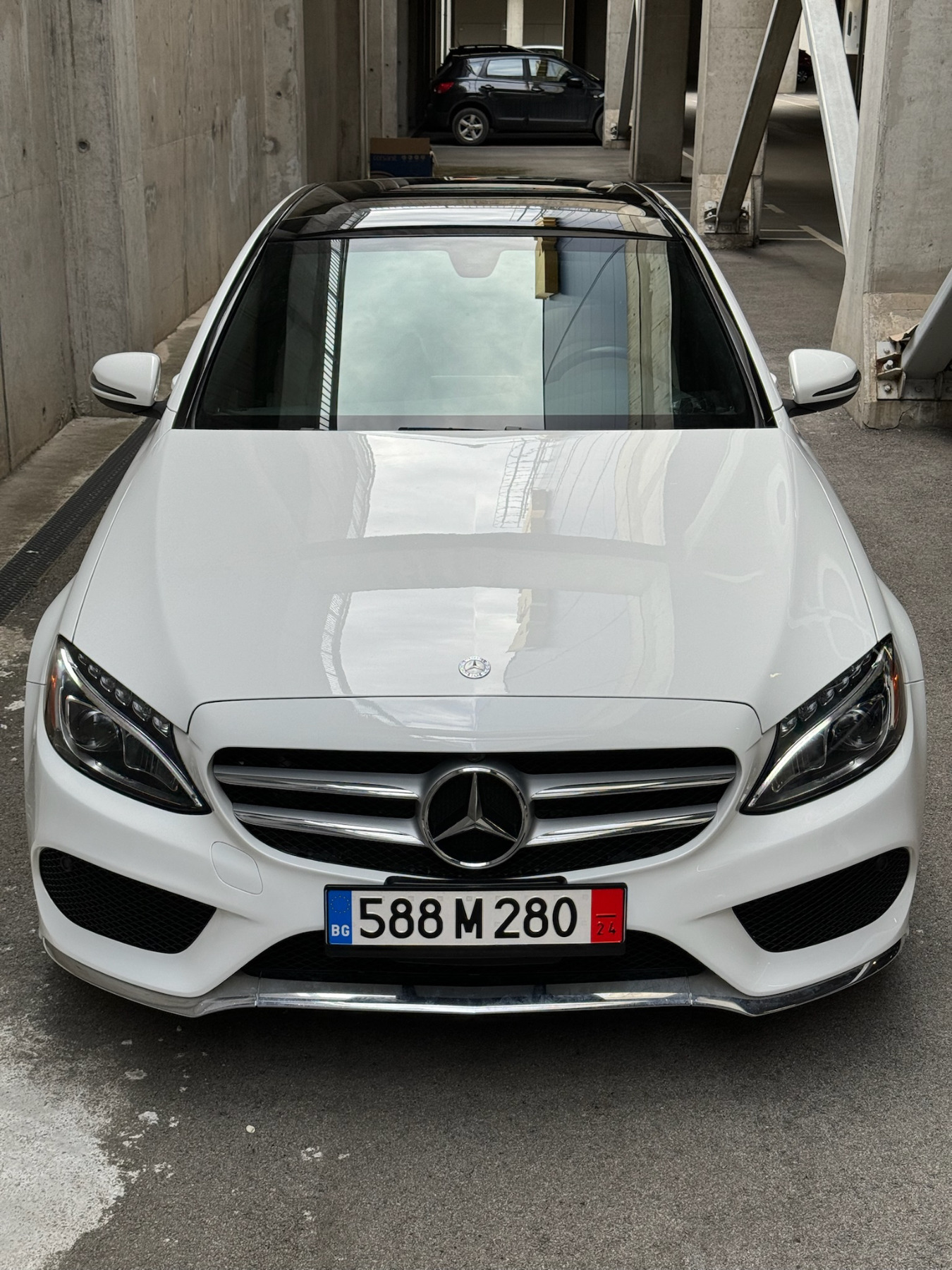 Mercedes-Benz C 300 4matic | AMG | ОБСЛУЖЕНА - изображение 1