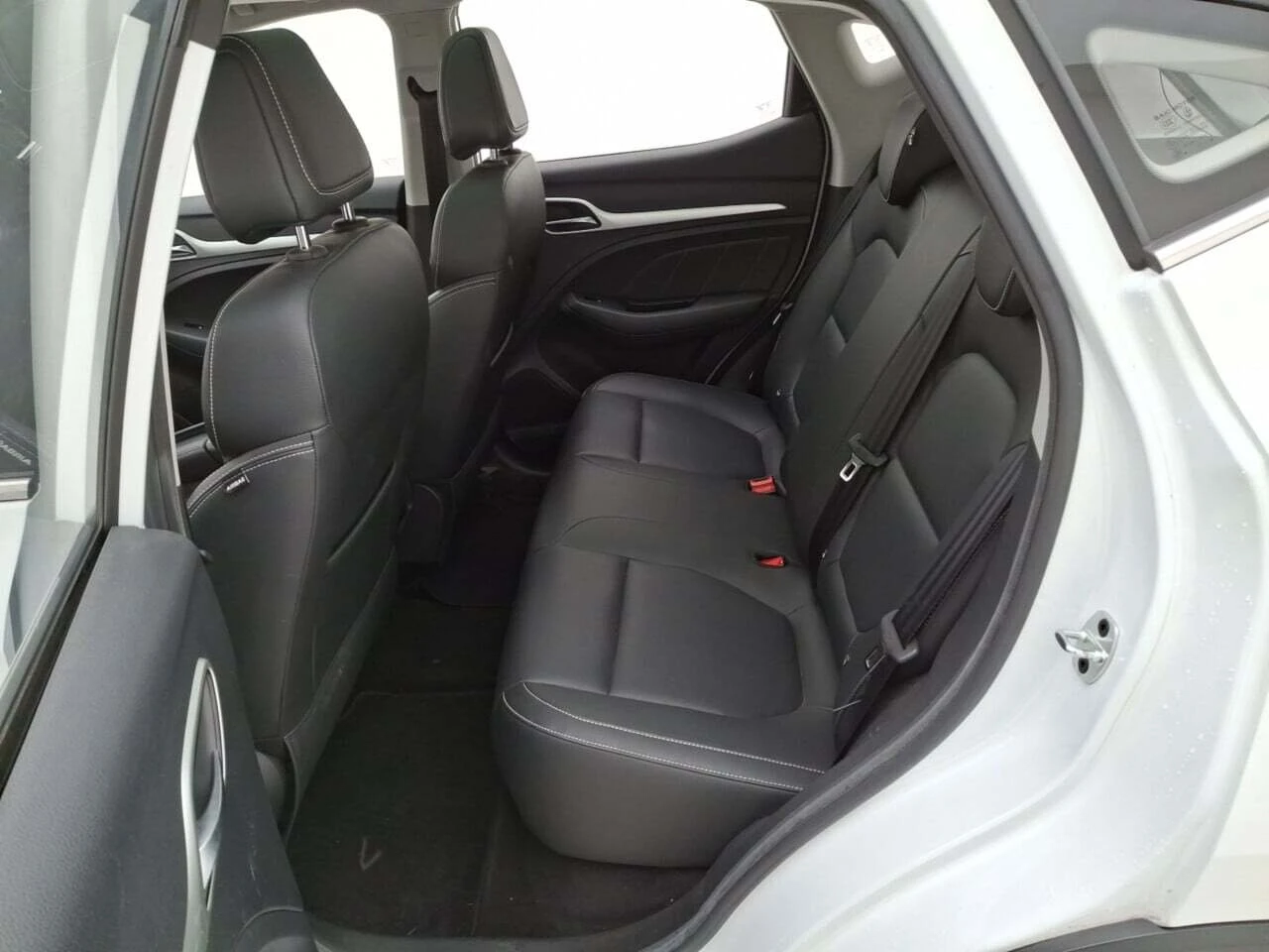 Mg ZS EV Luxury - изображение 6