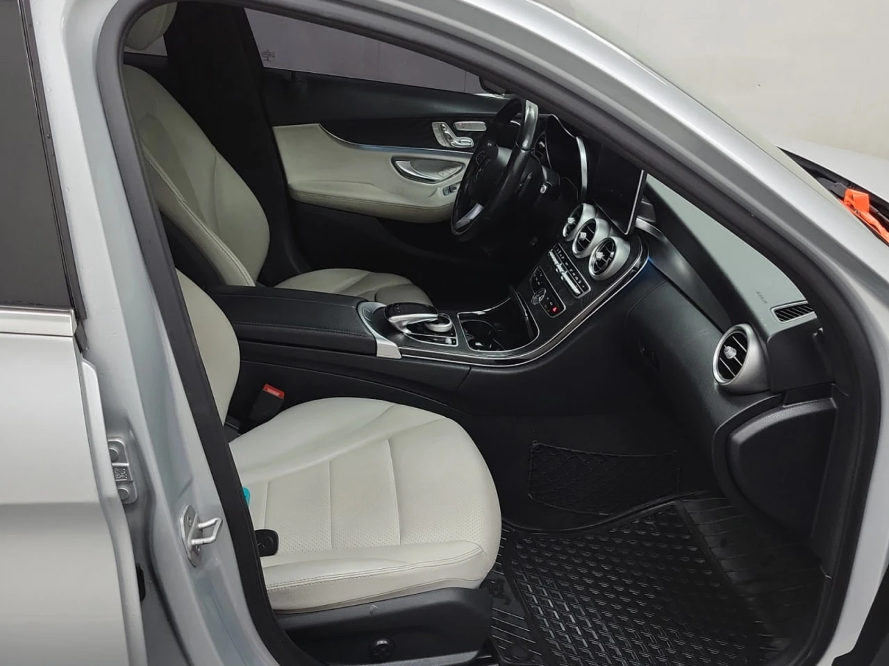 Mercedes-Benz C 300 * АВТО КРЕДИТ* ЦЕНА ДО БГ * СЕРВИЗНА ИСТОРИЯ *  - изображение 7