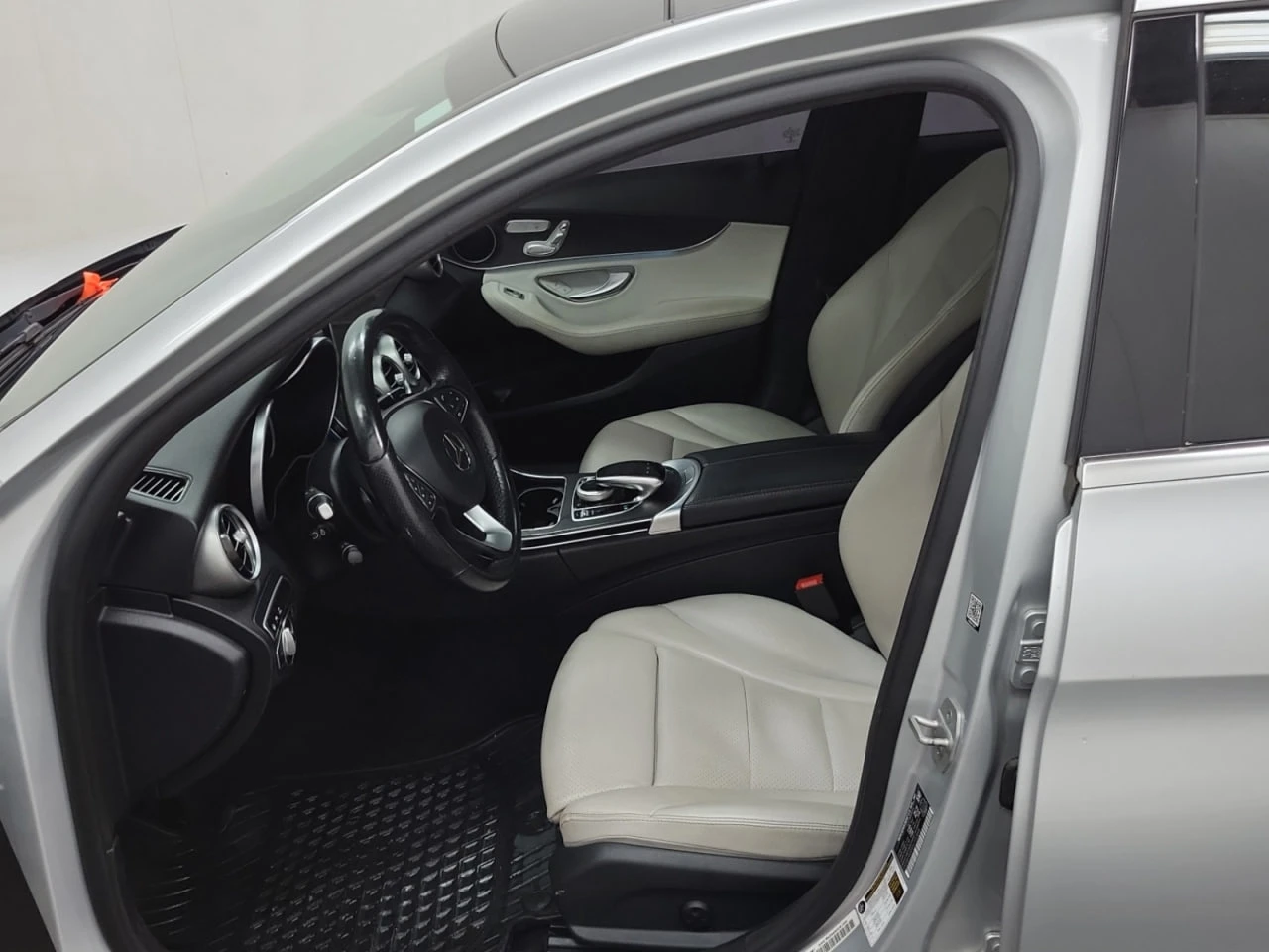 Mercedes-Benz C 300 * АВТО КРЕДИТ* ЦЕНА ДО БГ * СЕРВИЗНА ИСТОРИЯ *  - изображение 8